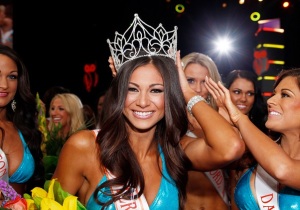 Janet Layug wins Miss Hooters International