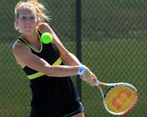 American Lauren Embree returns a shot at the 2013 Tennis Classic of Macon