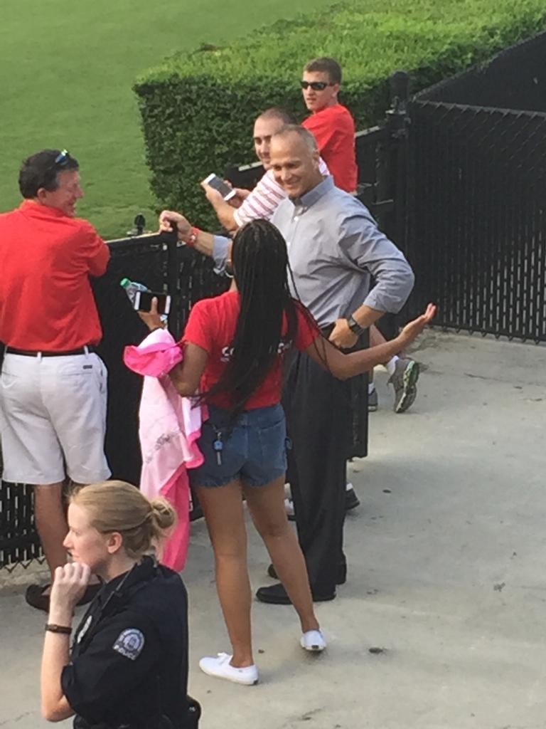 Mark Richt hanging a UGA's freshman welcome.