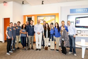 John Smoltz poses with the AT&T Store employees