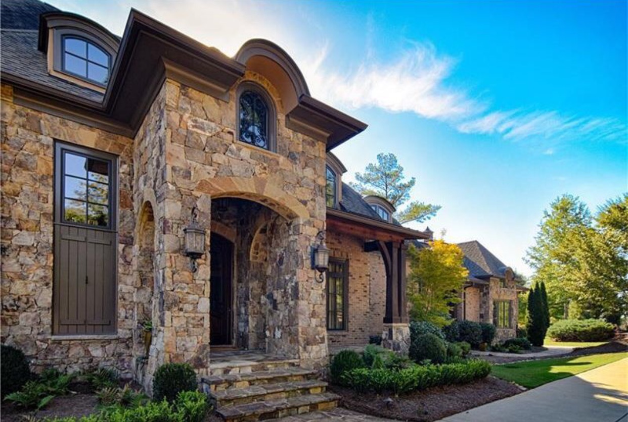 Live Like A Former Falcon For $2.3M (PICS)