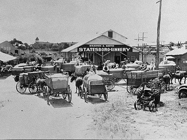 Cotton was taken to the Brannen and Smith Statesboro Ginnery by truck and wagon in the early 1900s.