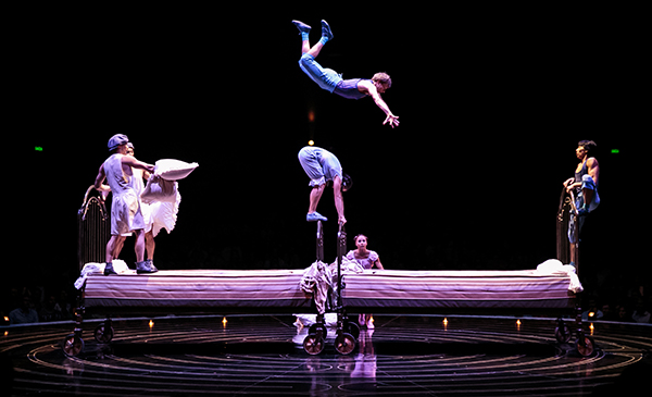 Corteo Bouncing Beds_Lucas Saporiti Costumes Dominique Lemieux 2015 Cirque du Soleil Photo 2