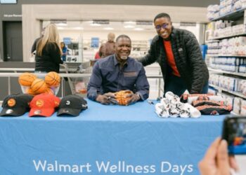 Dominique Wilkins Surprises Workers at Walmart in Fayetteville