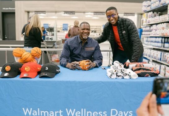 Dominique Wilkins Surprises Workers at Walmart in Fayetteville