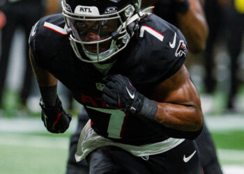 Bijan Robinson runs in a black Atlanta Falcons No. 7 uniform during a September 2025 game.