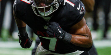 Bijan Robinson runs in a black Atlanta Falcons No. 7 uniform during a September 2025 game.
