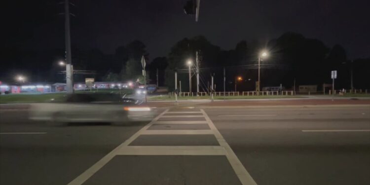 Traffic traveling along Tara Boulevard in Clayton County; WSB-TV file image.