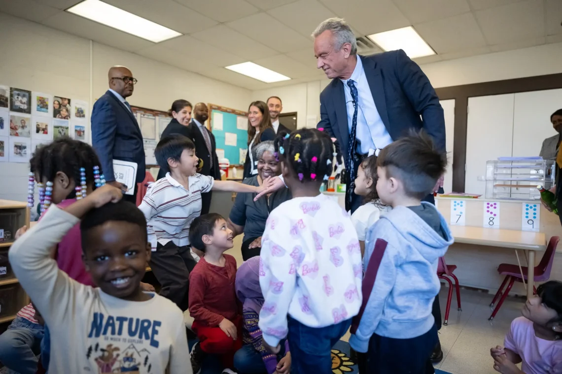 Children and federal officials during a 2025 visit to a Head Start classroom; official HHS file photo from Virginia, not a Georgia recipient.